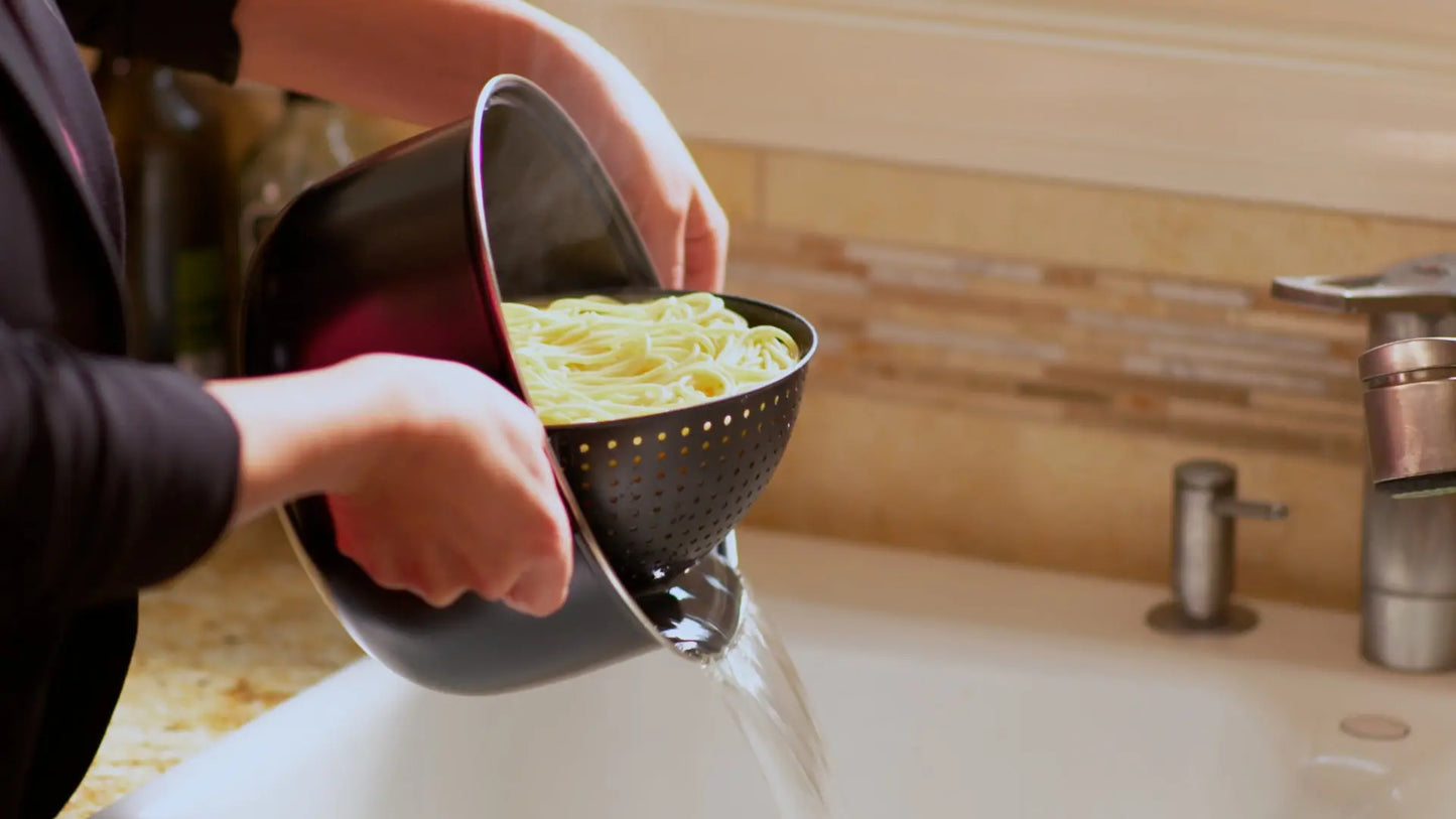 The World's Greatest Pot – Non-stick pasta pot with colander and glass lid for versatile cooking